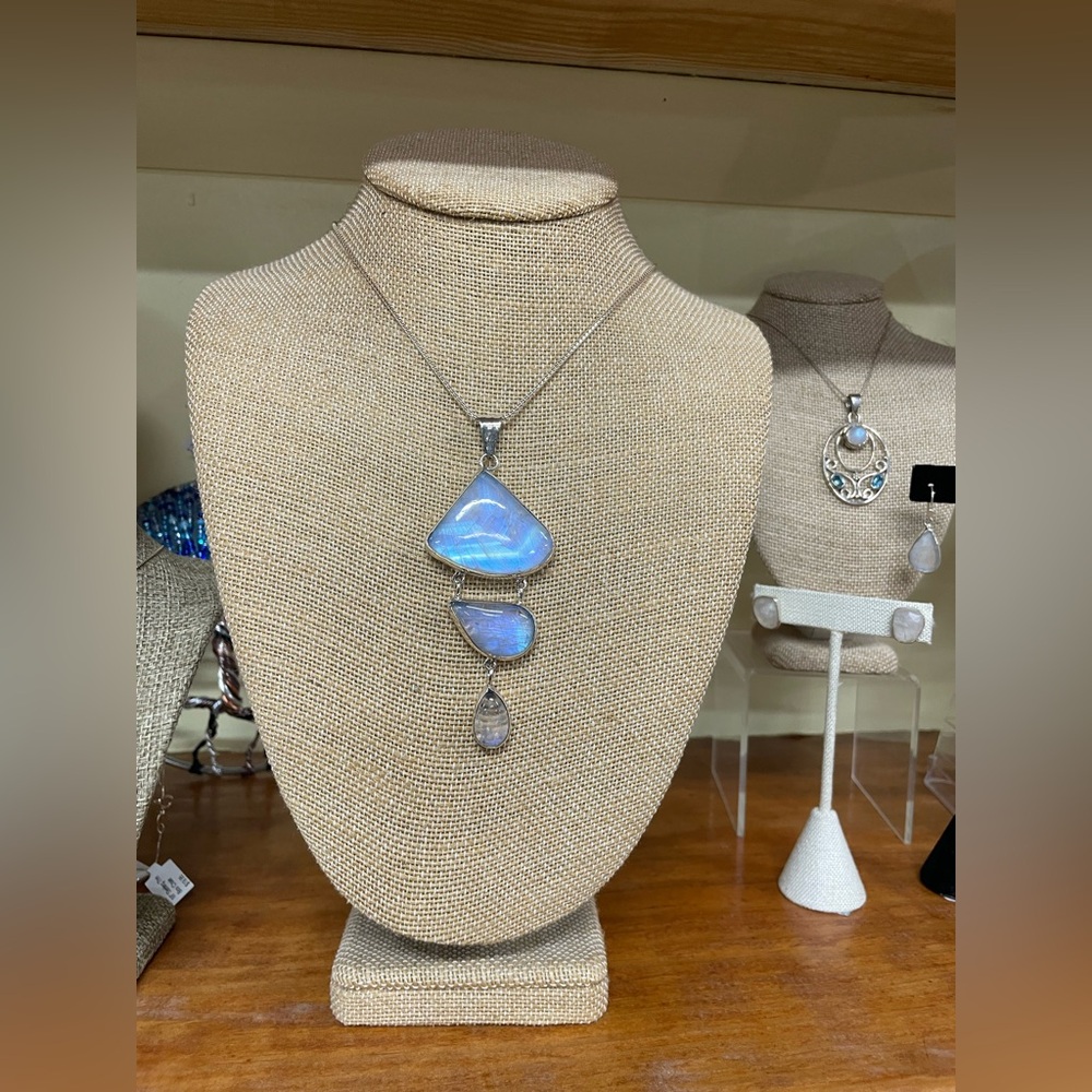 Genuine stones pendants jewelry